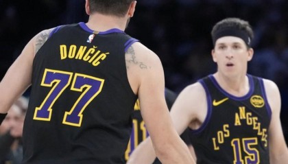 best365登录网页版-东契奇：跟里夫斯搭档让比赛如此轻松，我们是超棒的二人组